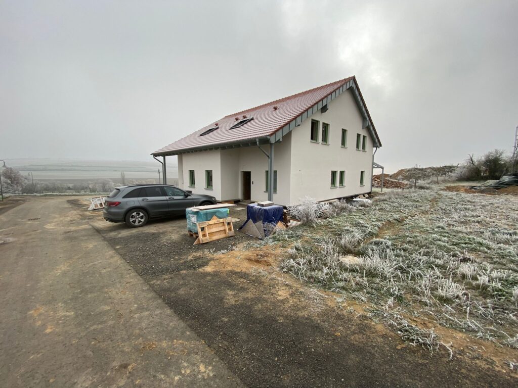 WhatsApp Image 2025-11-26 at 08.54.10 (1)